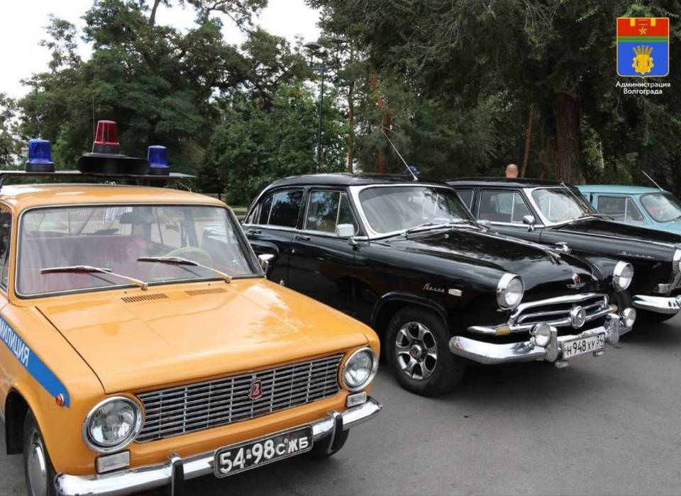 В Волгограде сегодня проходит выставка ретроавтомобилей